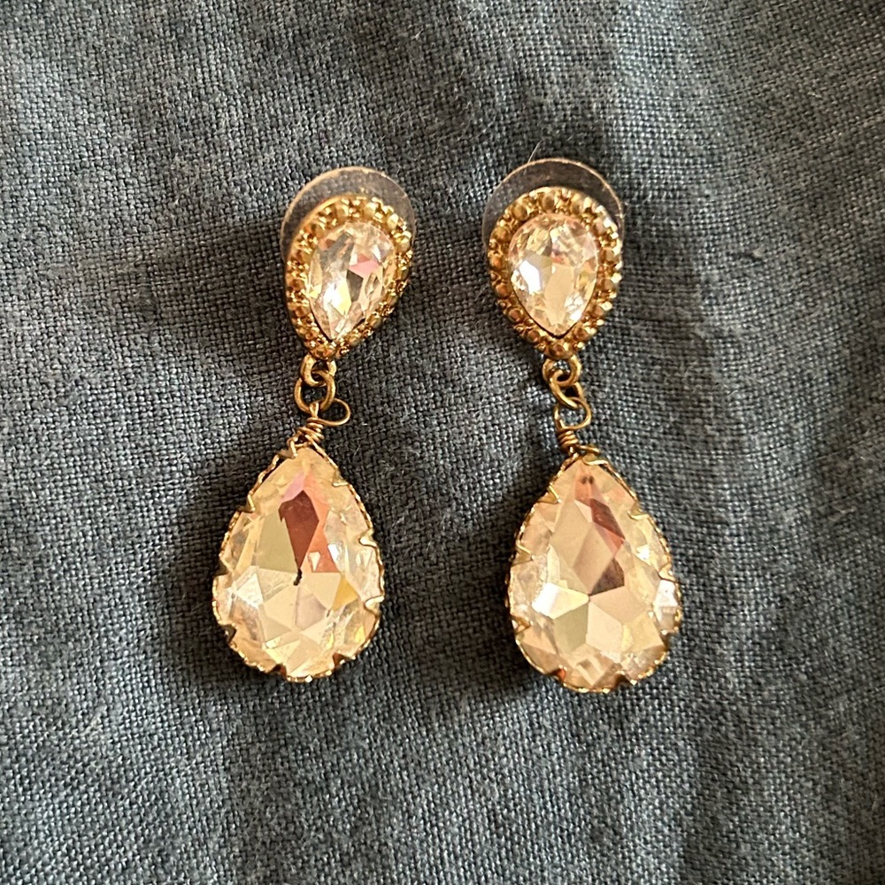 Francesca’s Elegant Gold Teardrop Earrings